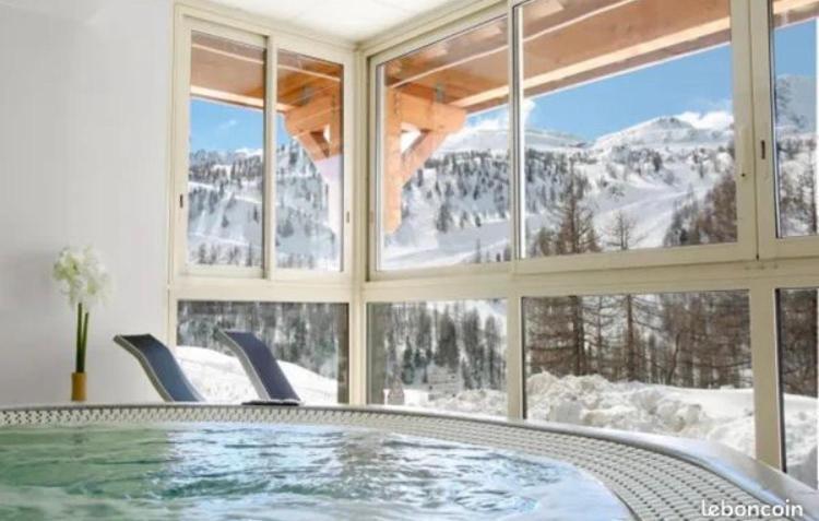 Centre Station Luxueux 2 Pieces, Vue Panoramique Plein Sud, Terrasse, Parking Prestations Haut De Gamme, Spa, Piscine, Jacuzzi, Hammam Apartment
